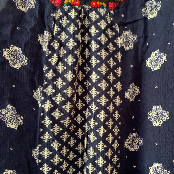 Beautiful short dress. Embroidery - Picture 3 of 3